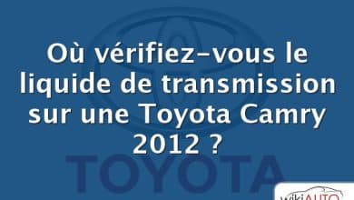 Où vérifiez-vous le liquide de transmission sur une Toyota Camry 2012 ?